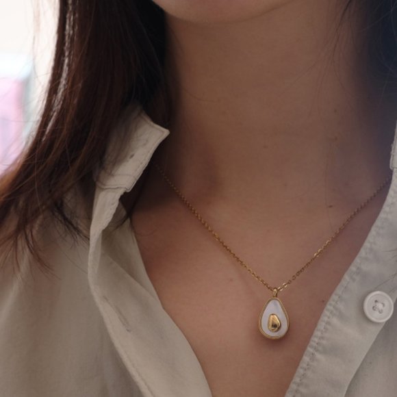 Avocado Necklace - Picture 3 of 4